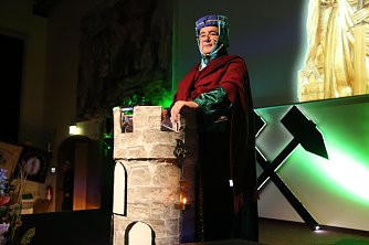 Eine Lobrede gab es von der Heiligen Barbara h&ouml;chstpers&ouml;nlich (Foto: Angelo Glashagel)