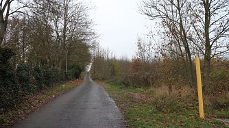 Die Erweiterungsfl&auml;che (rechts) liegt seit Jahren brach (Foto: Angelo Glashagel)