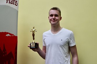 16 Jahre alt, gut zwei Meter gro&szlig; und Mittelblocker - Maximilian K&ouml;nig (Foto: agl)