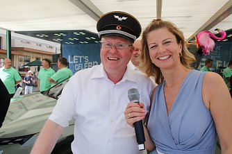 Der Herr der Nordh&auml;user Stra&szlig;enbahnen, Thorsten Schwarz und B&uuml;rgermeisterin Alexandra Rieger (Foto: agl)