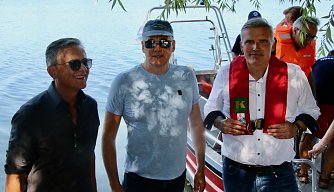 v.l.: der Leiter des DRK Nordhausen, Uwe Kramer, Landrat Matthias Jendricke und Staatssekret&auml;r Andreas Bausewein (Foto: ykh)