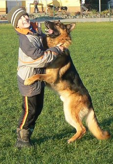 Kleiner Mann mit gro&szlig;em Hund (Foto: H.K.)