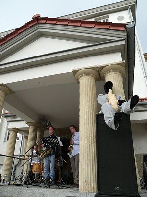 Jazz am Baum mit "Manhattan Experiment" (Foto: Angelo Glashagel)