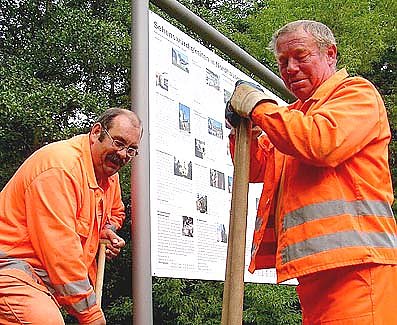Infos an den Eing&auml;ngen (Foto: nnz)