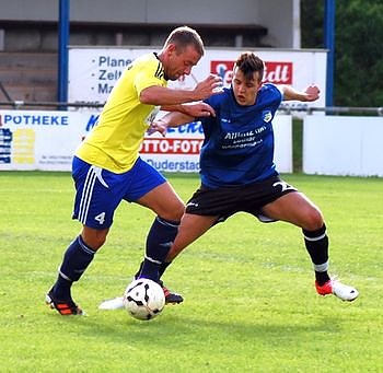 T&ouml;pfer im Zweikampf (Foto: Wacker Nordhausen)
