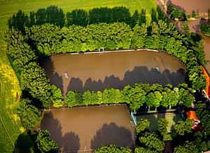 &Uuml;berflutete Sportanlage (Foto: privat)