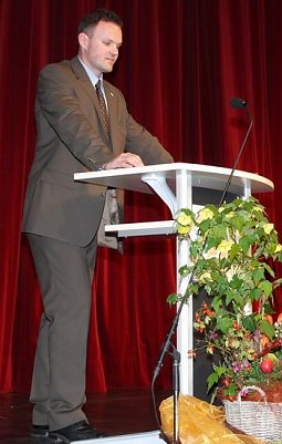 Prof. J&ouml;rg Wagner begr&uuml;&szlig;t (Foto: nnz)