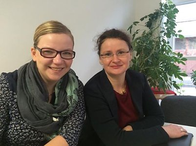 Die Abgeordneten der Partei Die Linke, Katja Mitteldorf und Sigrid Hupach, wollen im Tabakspeicher &uuml;ber Kunst und Politik diskutieren (Foto: Konstanze Keller-Hoffmeister)