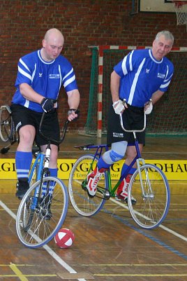 Maik Schmidt (links) und Michael Schulze sind die neuen Tabellenf&uuml;hrer (Foto: Uwe Tittel)