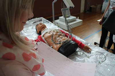 Vermittelt wurde nicht nur Wissen aus der Alltagspraxis ihrer Berufe sondern auch sensible Themen wie Sterben und Tod angesprochen (Foto: Angelo Glashagel)