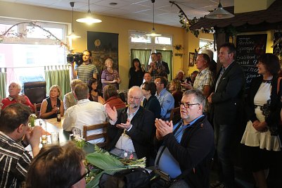 In der Gastst&auml;tte hatten sich zahlreiche SPDler und andere Gratulanten eingefunden (Foto: Angelo Glashagel)