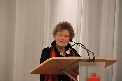 Gisela Hartmann fasste zusammen was im letzten Jahr im Park alles geschafft wurde (Foto: Angelo Glashagel)