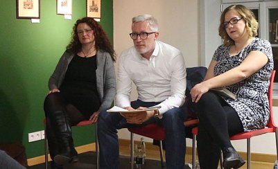 Katja Mitteldorf (rechts) - keine exorbitanten Widerst&auml;nde erfahren (Foto: Angelo Glashagel)