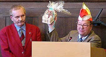 Kopfstand zum Parteitag (Foto: nnz)