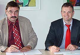 Vertrag unterzeichnet (Foto: nnz)
