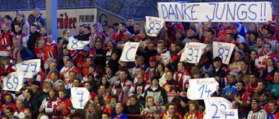 Fans im Play-Off Fieber (Foto: nnz)