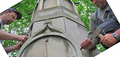 Bischofsm&uuml;tzen versetzen (Foto: nnz)