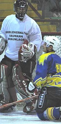 W&ouml;lfe bei&szlig;en kr&auml;ftig zu (Foto: nnz)