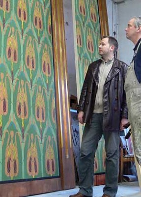 Arbeiten am B&uuml;hnenbild (Foto: Theater)