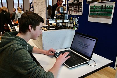 Markus Karl Ey stellte seinen autonomen Gartenroboter vor (Foto: Angelo Glashagel)