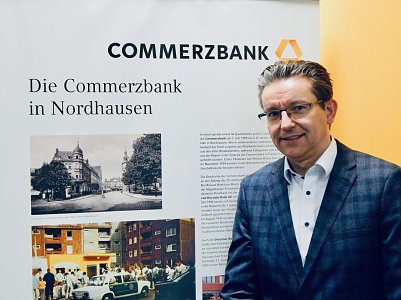 Blickt optimistisch in die Zukunft: der Chef der Nordh&auml;user Commerzbank, Andrew Brotr&uuml;ck (Foto: Angelo Glashagel)