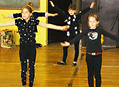 Tanzgruppe (Foto: Grundschule Wipperdorf)