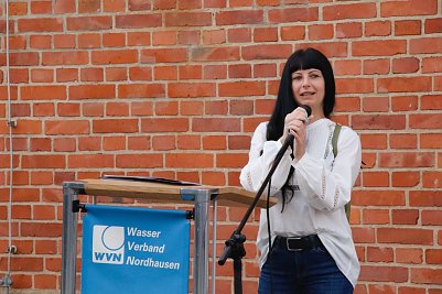 Jessica M&uuml;ller gab einen kurzen Ausflug in die Kultur- und Kunstgeschichte der Wasserversorgung (Foto: agl)