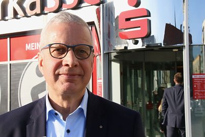 Rolf Barke hat das Planspiel B&ouml;rse bei der Sparkasse &uuml;ber vier Jahrzehnte begleitet (Foto: agl)