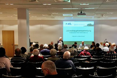 Zur Hauptversammlung in der Kreissparkasse lie&szlig; man das Jahr Revue passieren (Foto: F&ouml;rderverein Park Hohenrode)