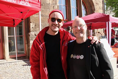 Gewerkschafter Arm in Arm: Alexander Scharff und Sandro Witt (links) (Foto: agl)