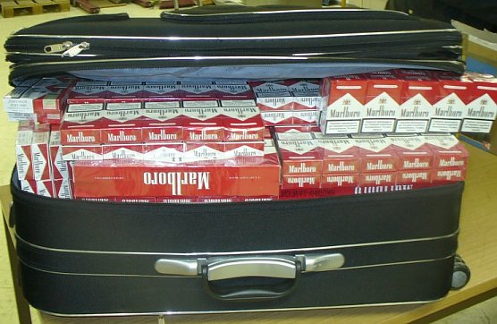 Den Koffer voll (Foto: Zoll) Den Koffer voll (Foto: Zoll)