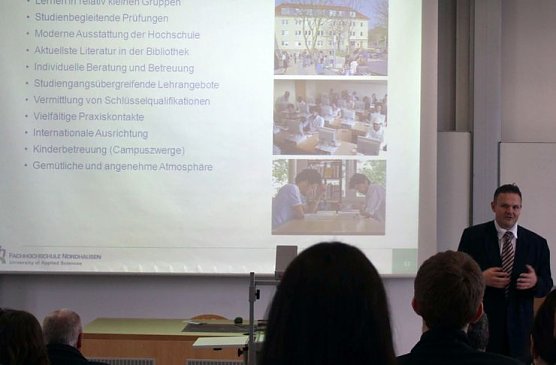 Infos vermittelt (Foto: T. Wendehost)