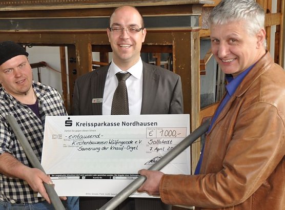 &Uuml;bergeben (Foto: KSK)