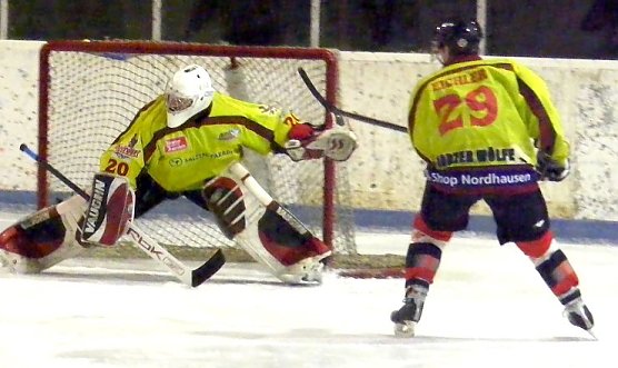 Rückhalt im Tor (Foto: Koch) Rückhalt im Tor (Foto: Koch)