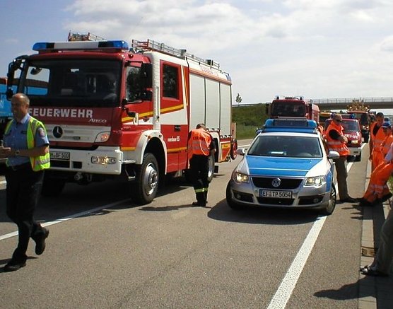 Einsatz auf der Autobahn (Foto: Berufsfeuerwehr)