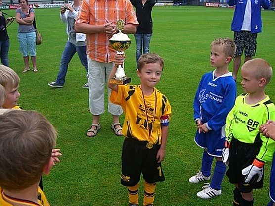Pokal &uuml;berreicht (Foto: K. Verkouter)