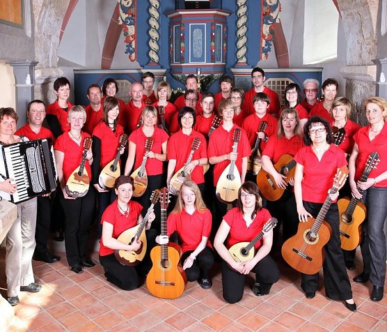 90 Jahre gezupft (Foto: Adrian Liebau) 90 Jahre gezupft (Foto: Adrian Liebau)