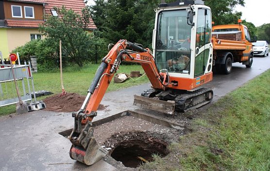 Loch in der Stra&szlig;e (Foto: P. Grabe)