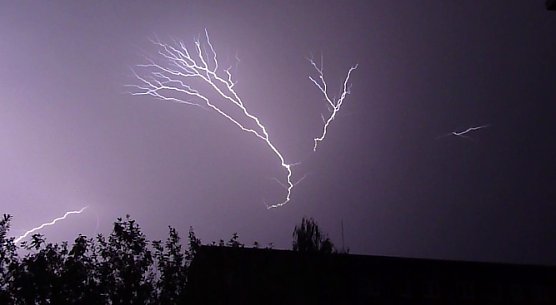 Gewitter Sondershausen (Foto: Karl-Heinz Herrmann) Gewitter Sondershausen (Foto: Karl-Heinz Herrmann)