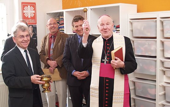 Weihbischof Koch bei der "Arbeit" (Foto: nnz)