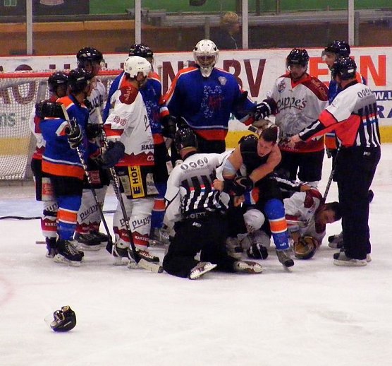 Handfestes Spiel (Foto: R. Koch) Handfestes Spiel (Foto: R. Koch)