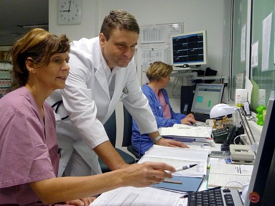 Beratung mit dem "Neuen" (Foto: nnz) Beratung mit dem "Neuen" (Foto: nnz)