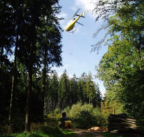 Hilfe aus der Luft (Foto: Forstamt) Hilfe aus der Luft (Foto: Forstamt)