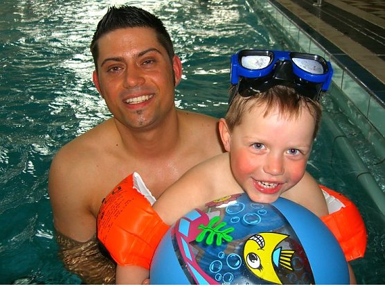 Vati ist der Beste (Foto: Badehaus) Vati ist der Beste (Foto: Badehaus)