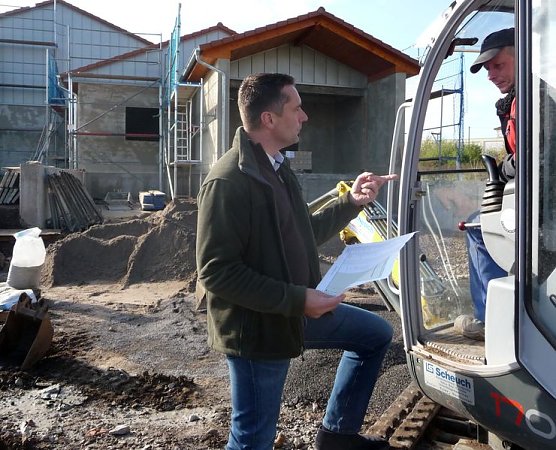 Arbeitsbesprechung (Foto: TiRo Neu )