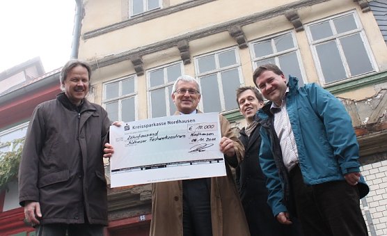 Spende f&uuml;r SFZ (Foto: M. Garke)