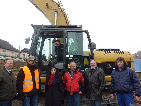 Die Abrissbagger stehen bereit (Foto: Elvira Kagelmacher)
