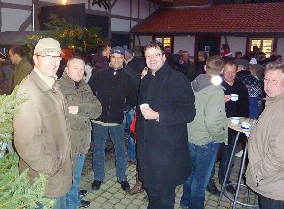 Auch B&uuml;rgermeister Frank Rostek besuchte die Kanzlei (Foto: E. Kagelmacher)