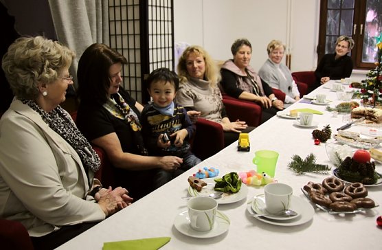 Weihnachtliche Feier (Foto: J. Piper) Weihnachtliche Feier (Foto: J. Piper)