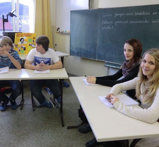 Debattiert (Foto: S. Meyer)